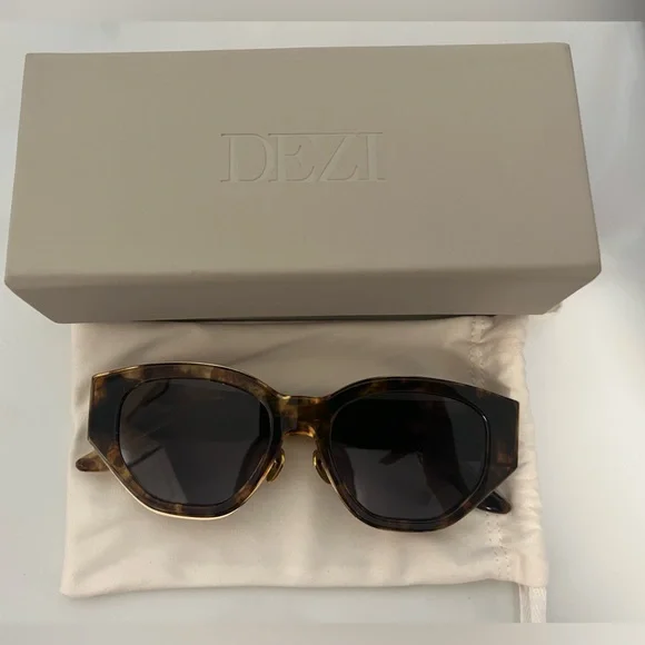Dezi Sunglasses Charge It - Picture 4 of 7